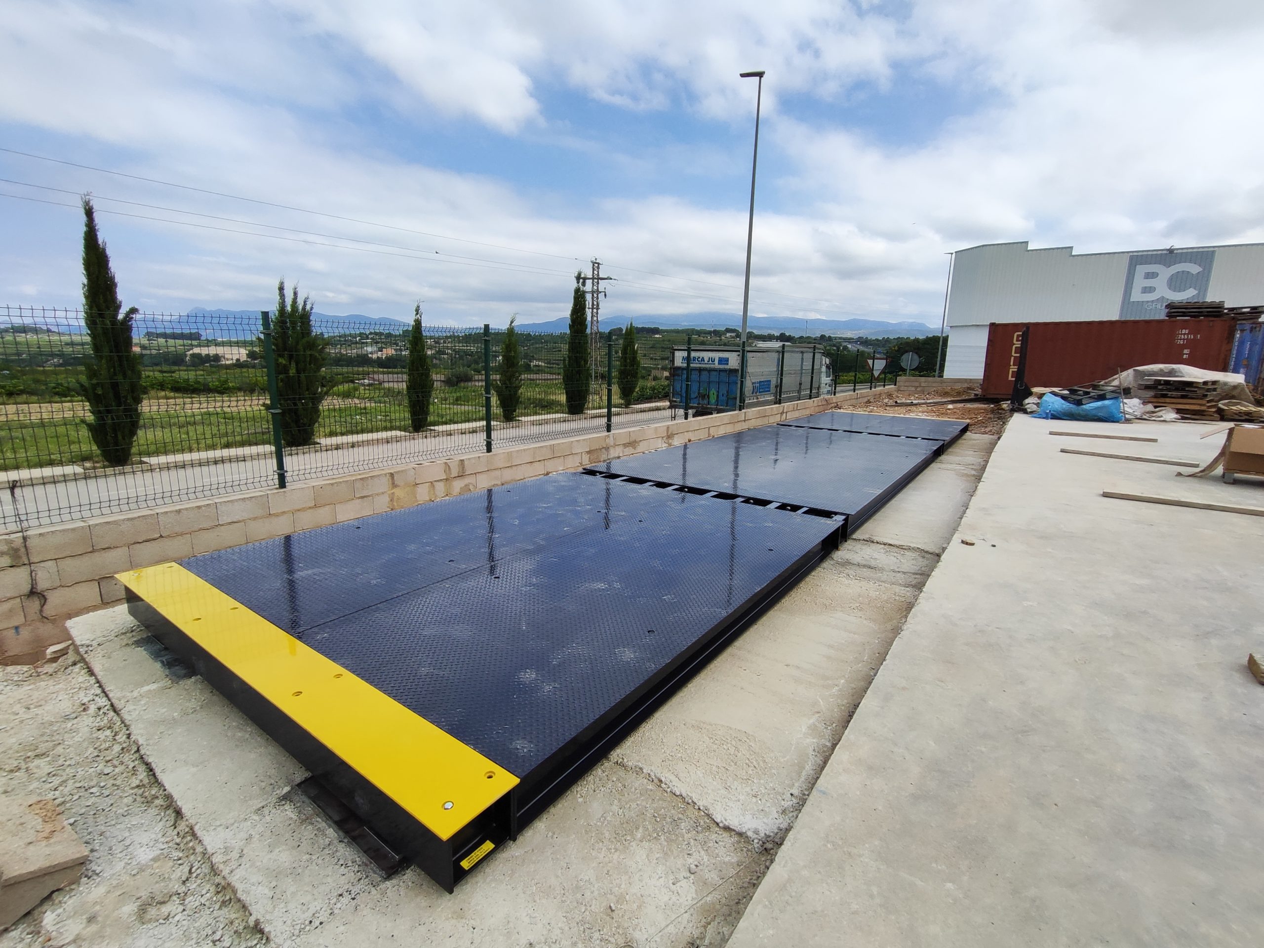 Báscula Pesa Camiones empotrada con módulos de hierro